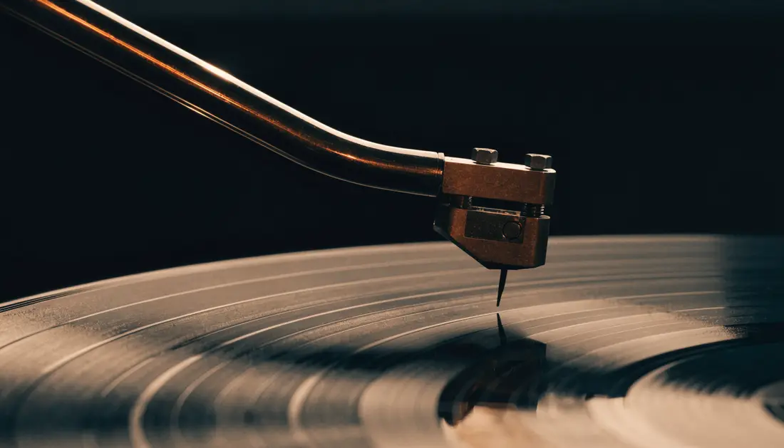 Turntable stylus lowering onto a spinning vinyl record